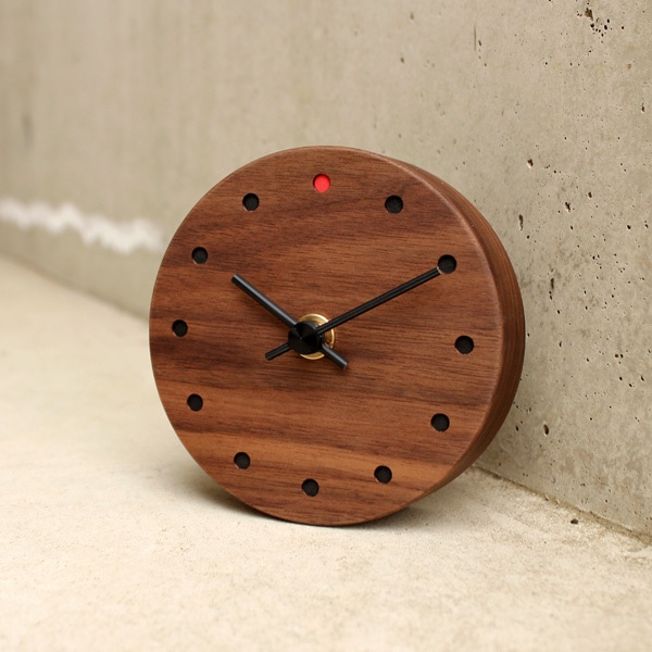 高級木材ウォールナットを使用した木製時計