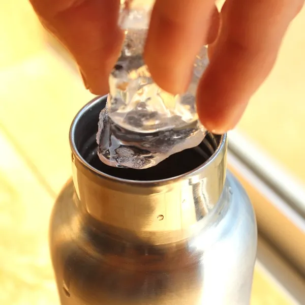 直接飲みやすく、氷も入れやすい大きな口径、アウトドア等に活躍する丈夫な水筒・タンブラーです。