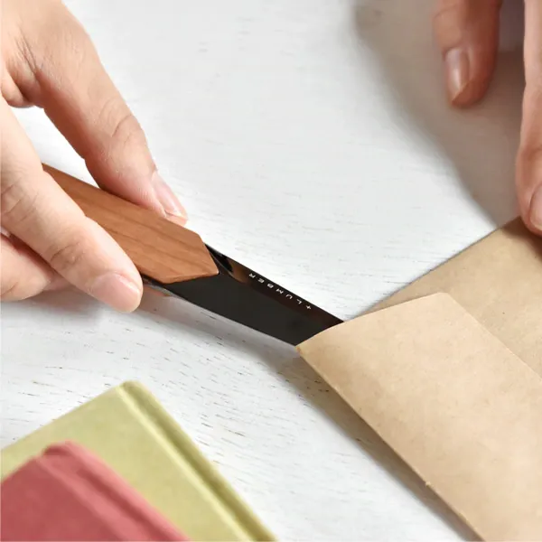 木部には、企業ロゴやメッセージをレーザー刻印することが可能