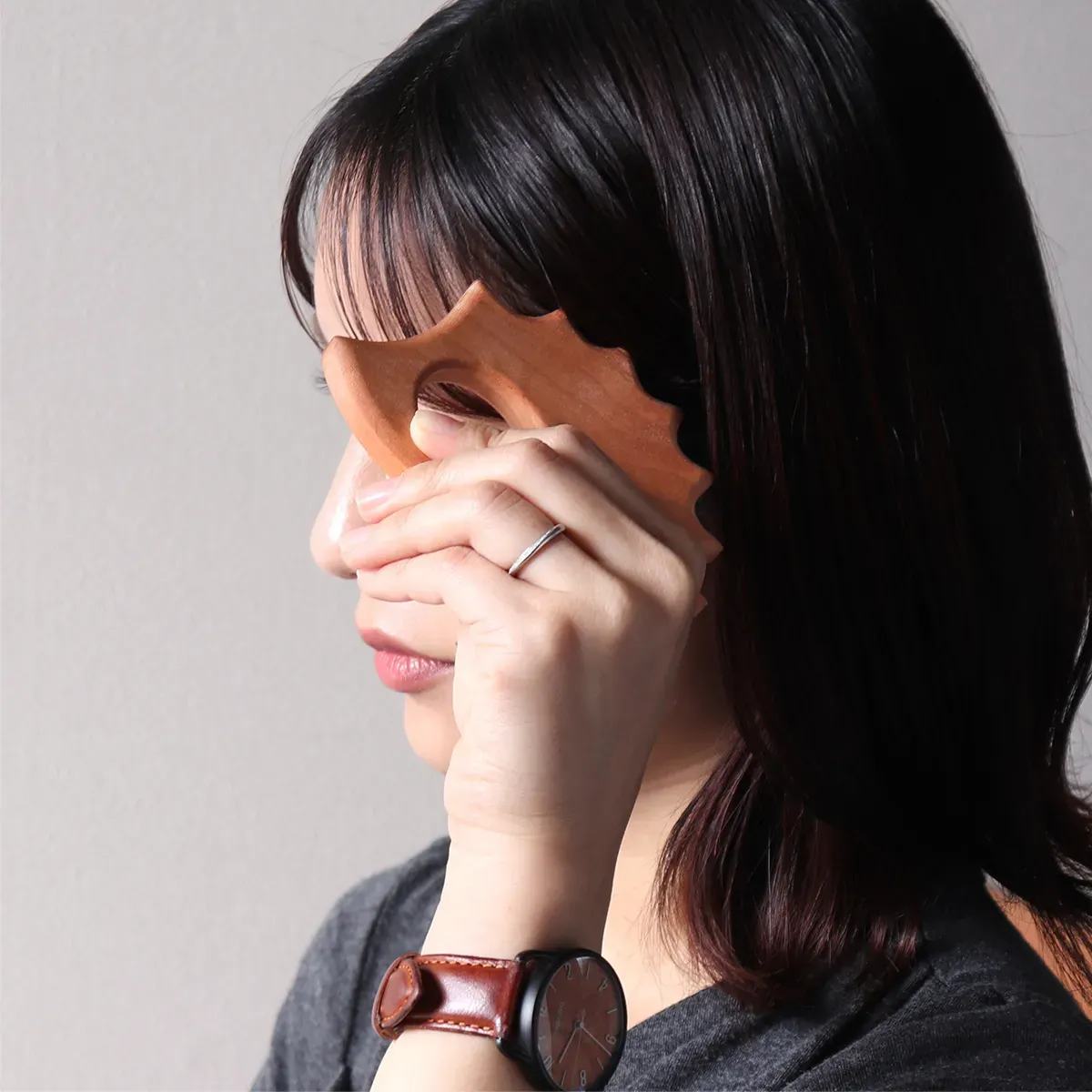 木ならではのやわらかな肌触りが魅力の木製かっさ