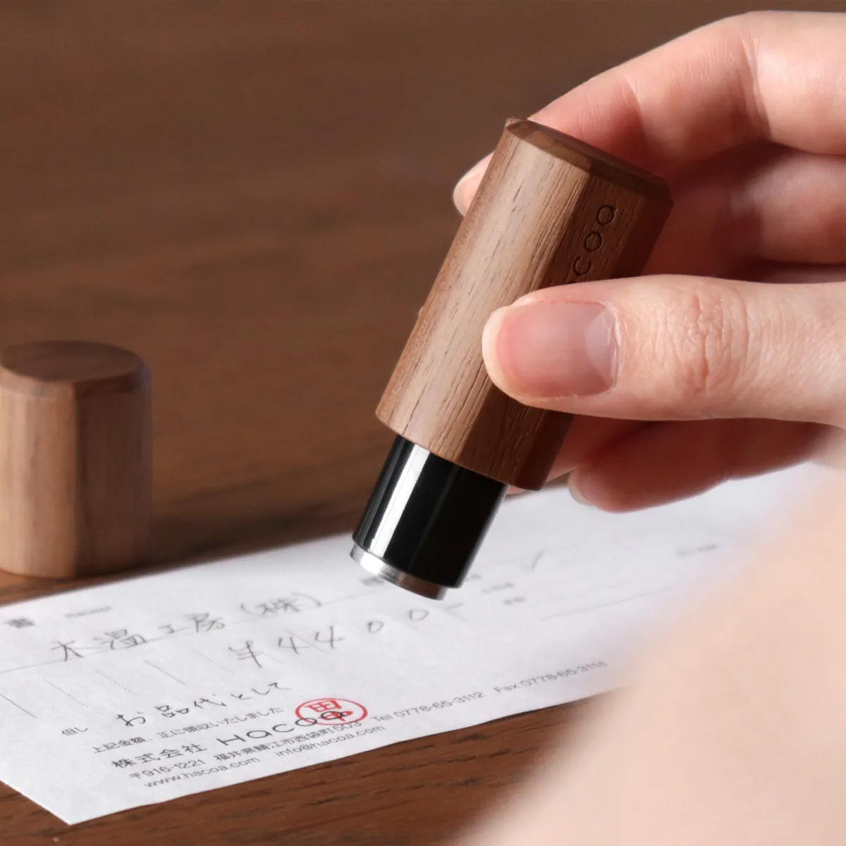 いつものネーム印が、愛着の一本に変わる木製印鑑ケース