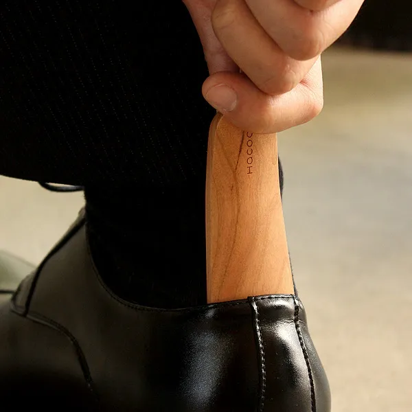 チェリー材の木製靴ベラ