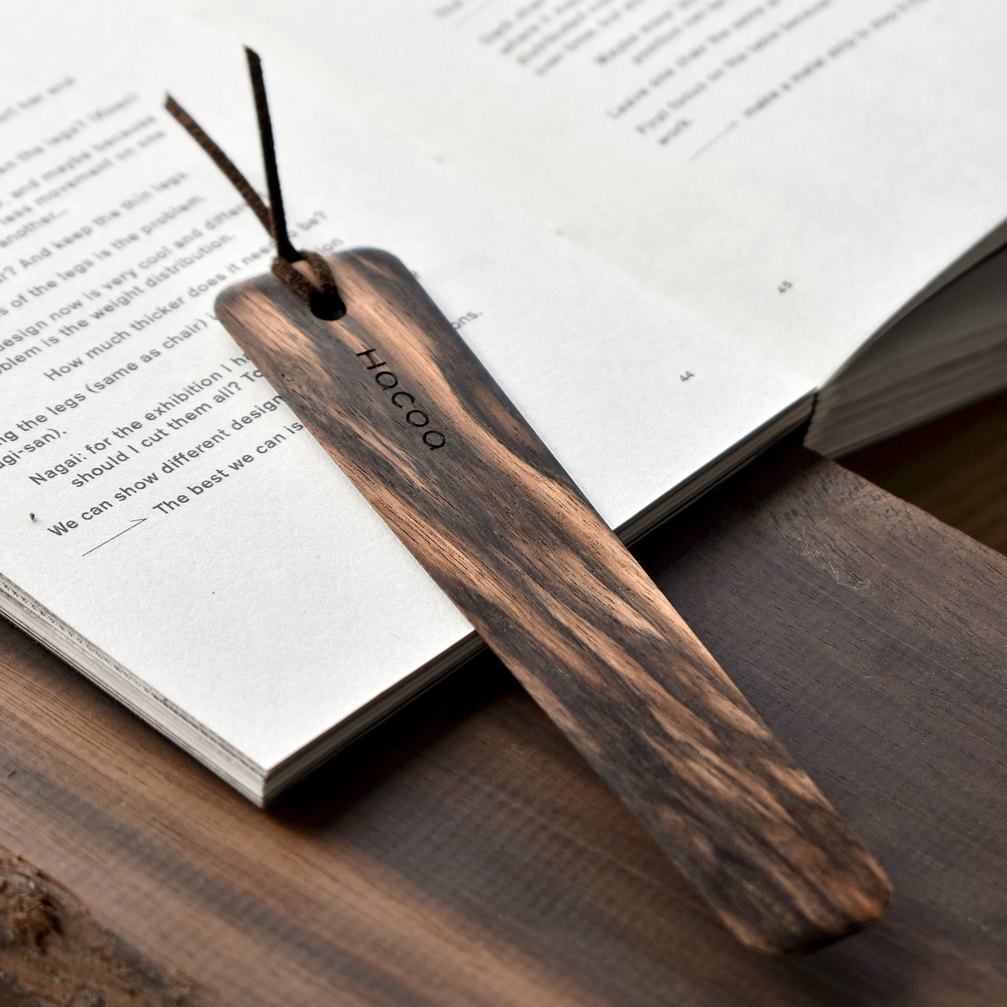 おしゃれな木製ブックマークノベルティ