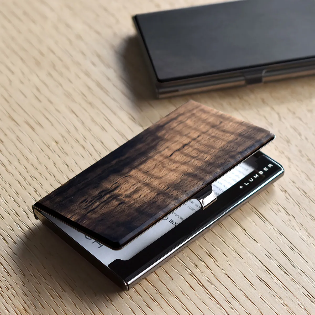 周年記念品として名刺入れを活用