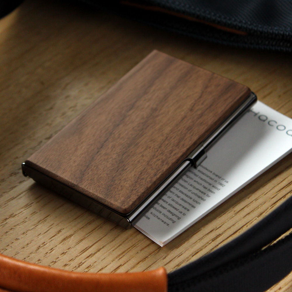 高級感で差がつく木製名刺入れ｜記念品導入事例