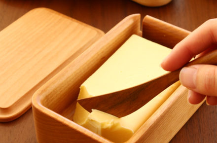 優雅な朝食のひとときに。木製バターケース「Butter Case Lサイズ」