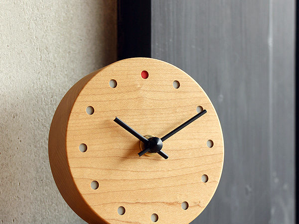 時とともに風合い増す木の置時計「Wall Clock Mini」