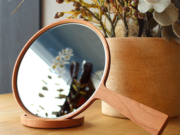ハンドミラー・スタンドミラーとして使える木製手鏡「Face Mirror」