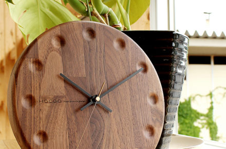 時間と共に深まる木の風合い、一緒に歳を重ねてくれる木製時計