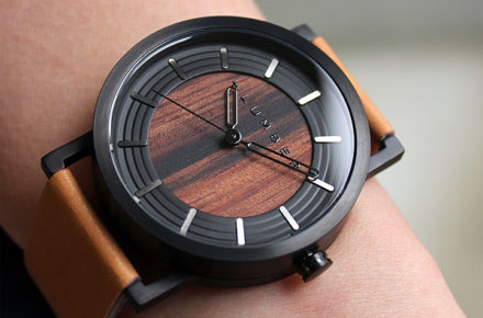 ステンレス削り出しケースに銘木を活用した木製腕時計 WATCH 2200