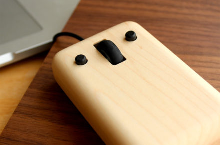 無垢材を削り出したかわいい木製マウス「Play Mouse」