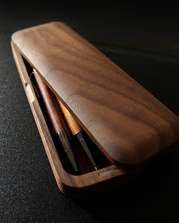 職人が銘木を削り出して作ったシンプルデザインのおしゃれな木製筆箱・ペンケース