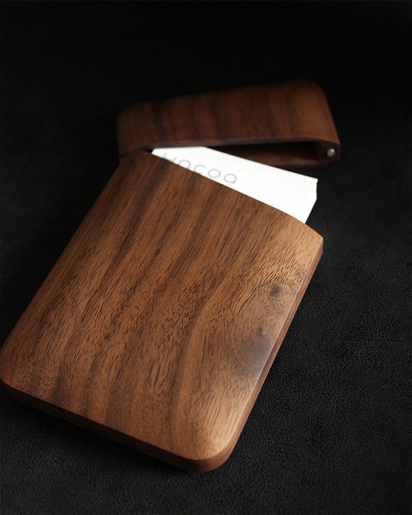 おしゃれで美しいデザインの木製名刺入れ「Card Case Gentle」