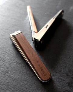 手に持つたびに温もりを感じる木製爪切り「Nail Clippers」