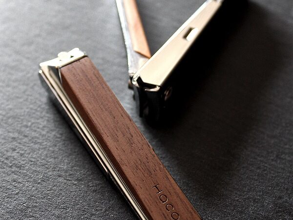 手に持つたびに温もりを感じる木製爪切り「Nail Clippers」