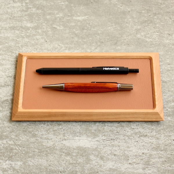 ペンや万年筆など文房具・ステーショナリートレイとしてもお使い頂けます。