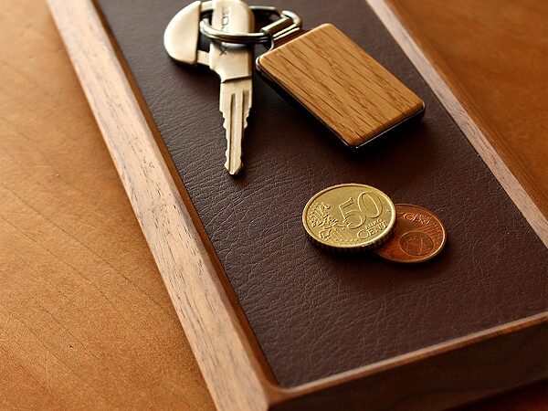 銘木を使用した高級感ある木製トレイ「Luxury Tray」