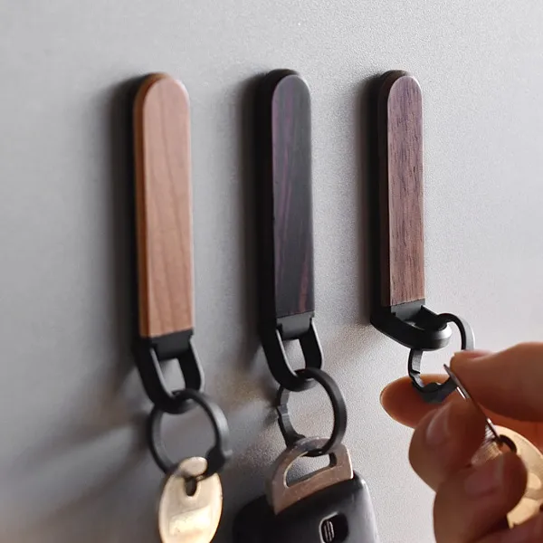 鍵の居場所を作るマグネット付き木製キーホルダー 「KEYHOLDER MAG」
