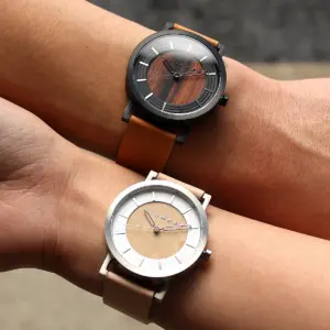 ステンレス削り出しケースに銘木を活用した木製腕時計 WATCH 2200