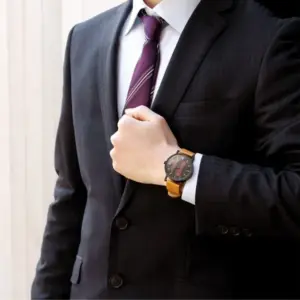 フォーマル・カジュアルどちらでも違和感無く装着できる腕時計です。