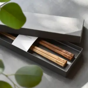 名入れもできる銘木削り出しの「五角箸」