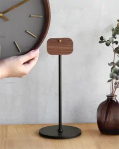 置き型としての新しいスタイル。時計スタンド「Clock Stand」