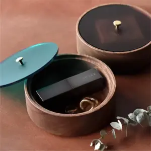 重ねて収納してすっきり。自分好みにカスタマイズできる 木製の小物入れ・収納トレイ