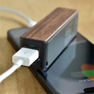 実用性と上質感を兼ね備えたこのモバイルバッテリー