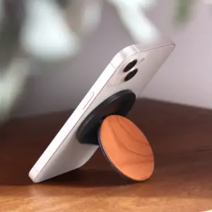 天然木と現代のテクノロジーが融合した「MAG FOLD STAND」