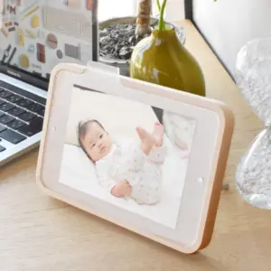 デスク周りやベッドサイドなどに大切な写真を飾ってください。