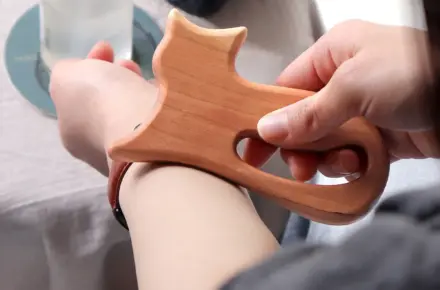 癒しのセルフケア習慣。どうぶつモチーフの木製かっさ「WOODEN KASSA」