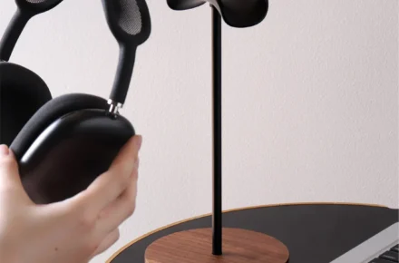 ッドホンの置き場所をつくる、木製ヘッドホンスタンド「Headphone Stand」