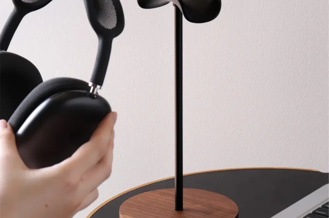 ッドホンの置き場所をつくる、木製ヘッドホンスタンド「Headphone Stand」